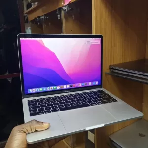 Macbook Pro 2017 i7 16GB 256SSD non-touch bar (Copy)