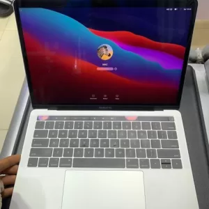 Macbook Pro 2017 i5 16GB 256SSD TOUCH BAR