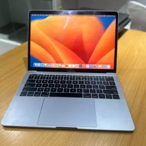 Macbook Pro 2017 i5 8GB 128SSD non-touch bar